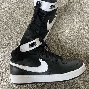 Nike court borough mid